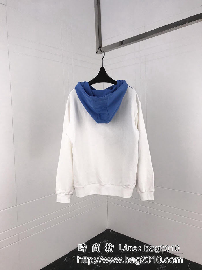 FENDI芬迪 18SS秋冬新款 拼接斜杠 刺繡Fendi字母 純棉衛衣 情侶款 ydi1595